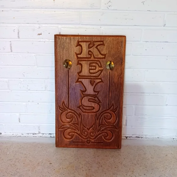 Vintage Key carved wall hanger - Picture 1 of 5
